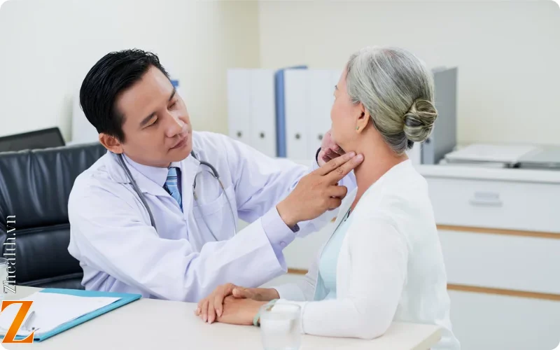 Thăm khám bác sĩ nếu ho ra đờm có máu