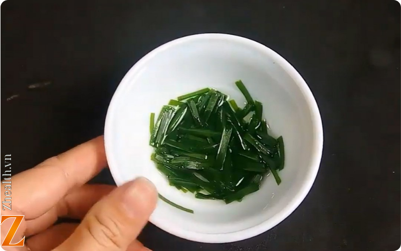 Bài thuốc lá hẹ hấp đường phèn - cách trị ho có đờm cho bé 3 tuổi hiệu quả nhất