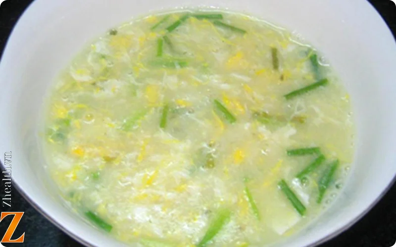 Cháo trứng hành bổ dưỡng cho trẻ bị ho